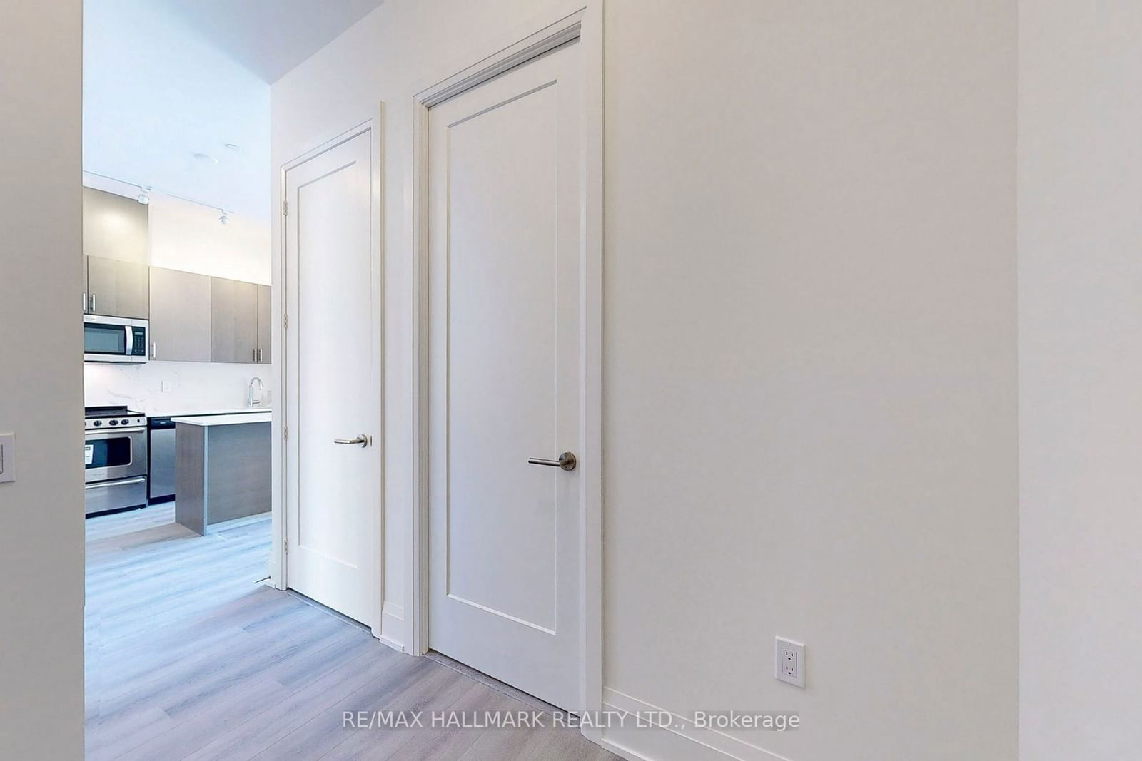 509 Dundas St W, unit 806 for rent