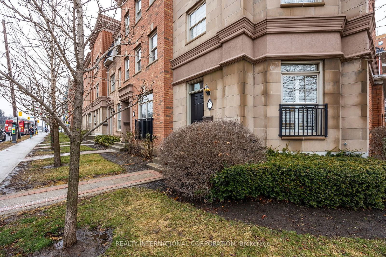 3076 Lake Shore Blvd W, unit Th1 for sale - image #3