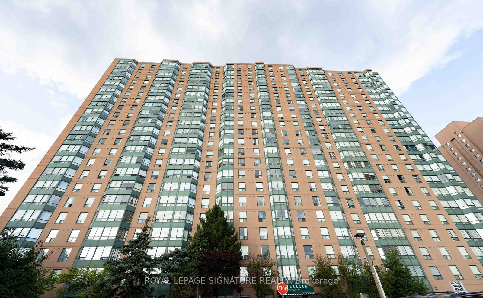 135 Hillcrest Ave, unit 215 for sale