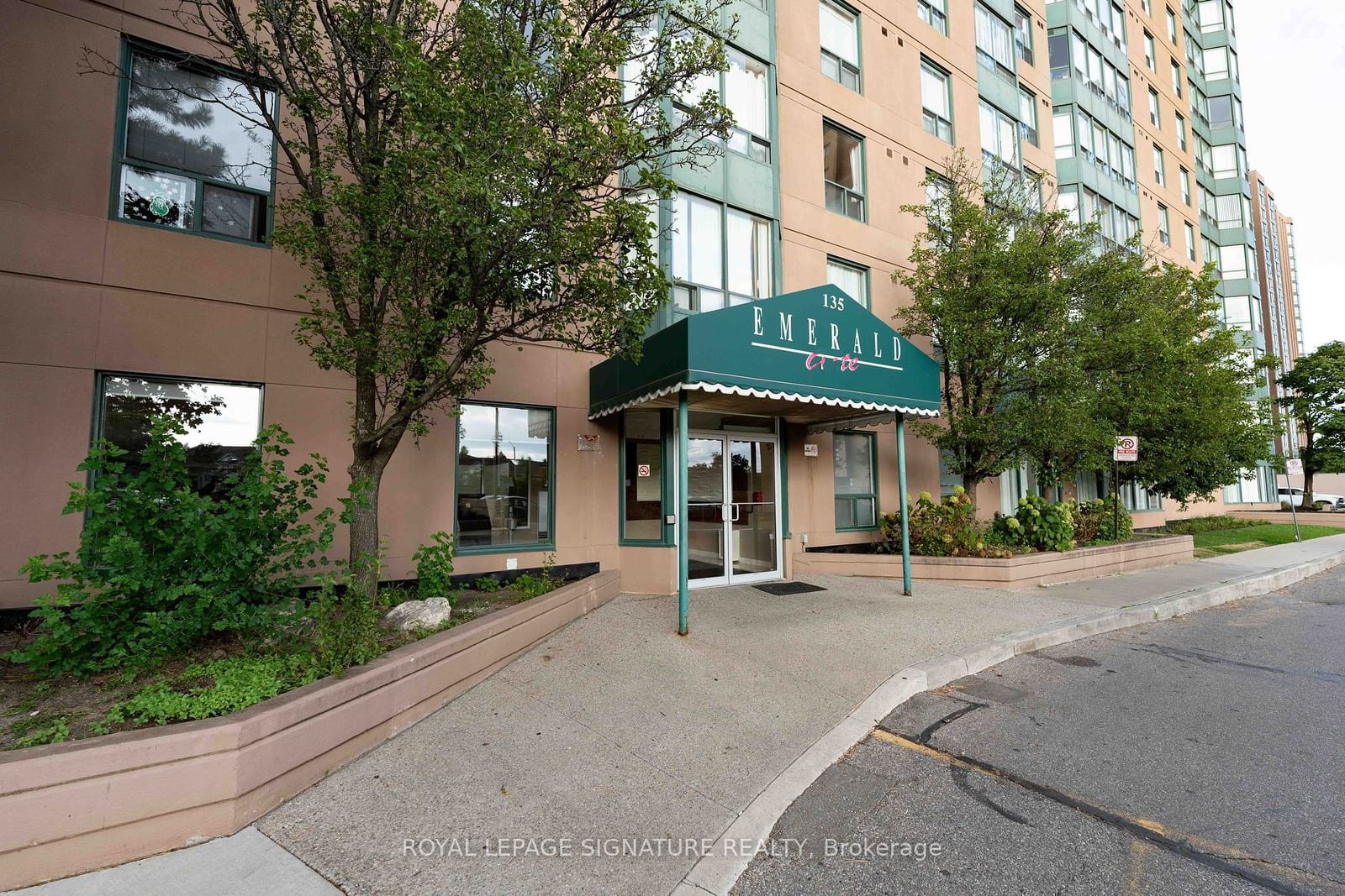 135 Hillcrest Ave, unit 215 for sale - image #2