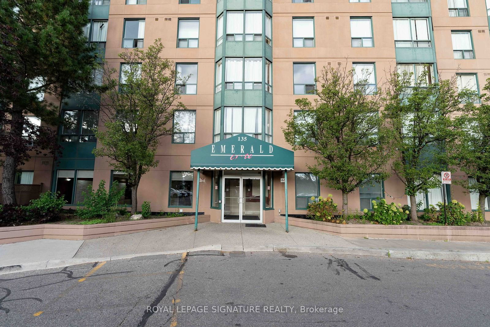 135 Hillcrest Ave, unit 215 for sale