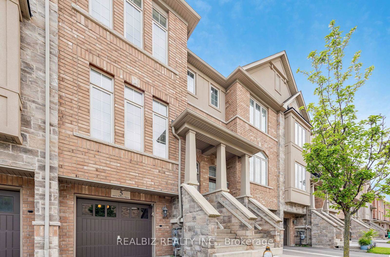 5972 Turney Dr, unit 5 for sale - image #2