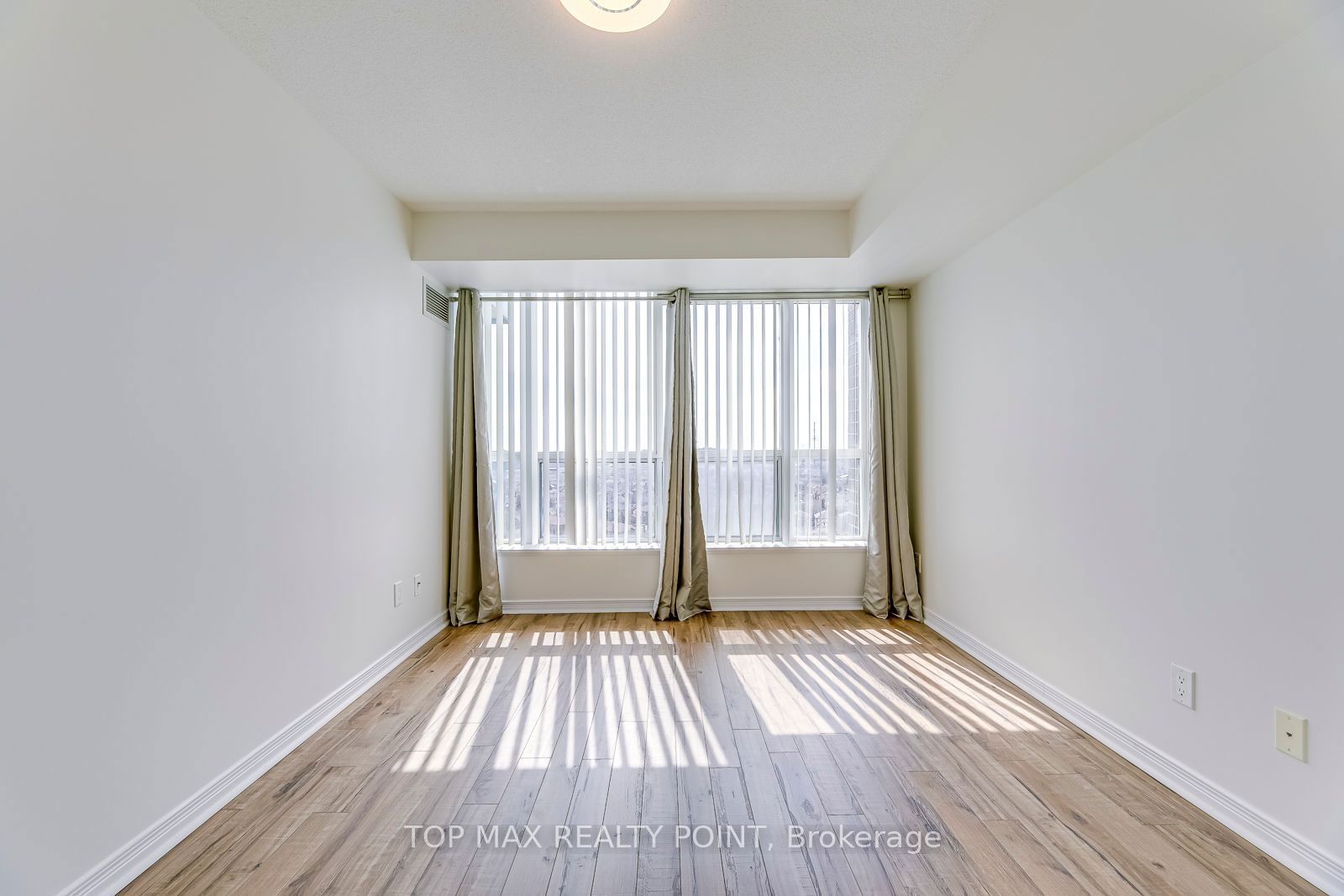 4889 Kimbermount Ave, unit 1505 for sale - image #15