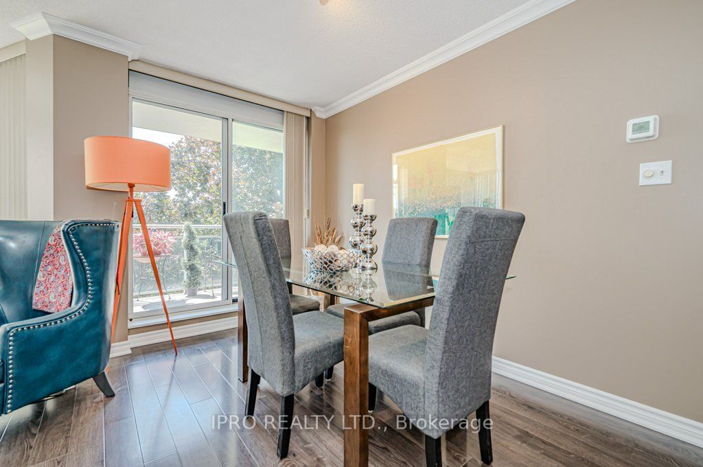 1071 Queens Ave, unit 302 for sale - image #13