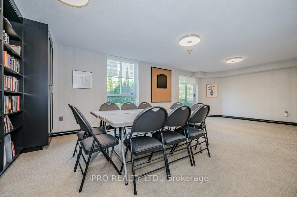 1071 Queens Ave, unit 302 for sale - image #23