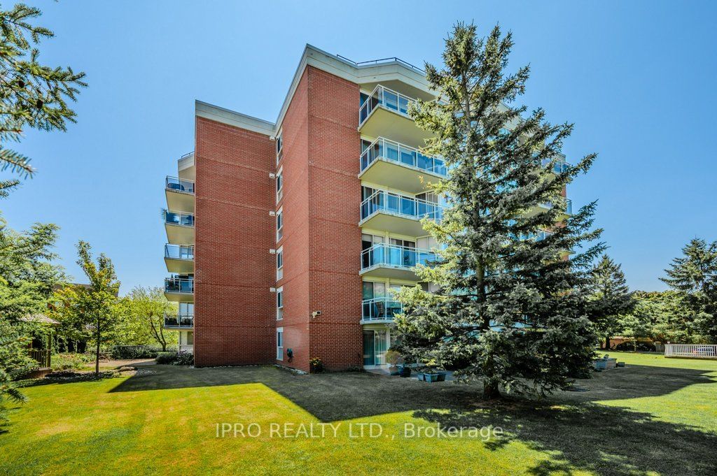 1071 Queens Ave, unit 302 for sale - image #31