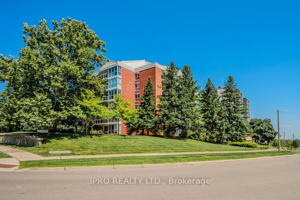 1071 Queens Ave, unit 302 for sale - image #32