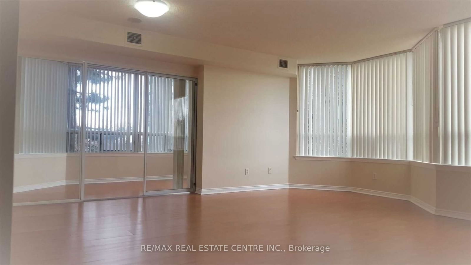 135 Hillcrest Ave S, unit 204 for rent - image #11