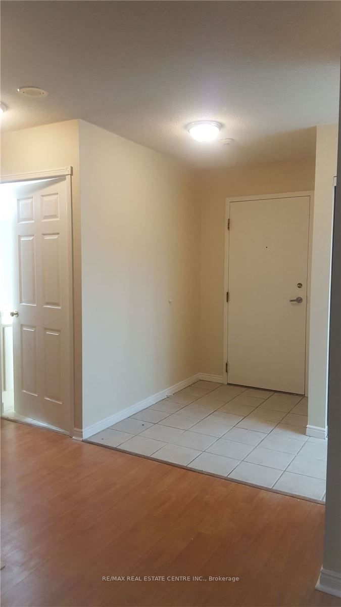 135 Hillcrest Ave S, unit 204 for rent - image #8