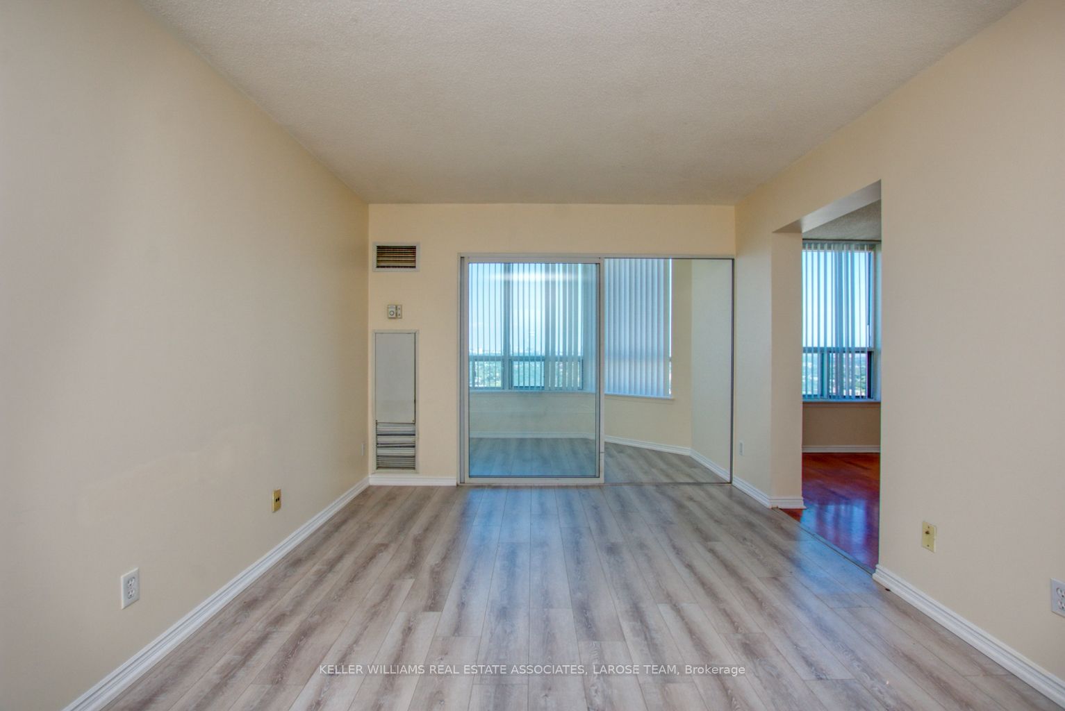 135 Hillcrest Ave, unit 2212 for rent - image #6