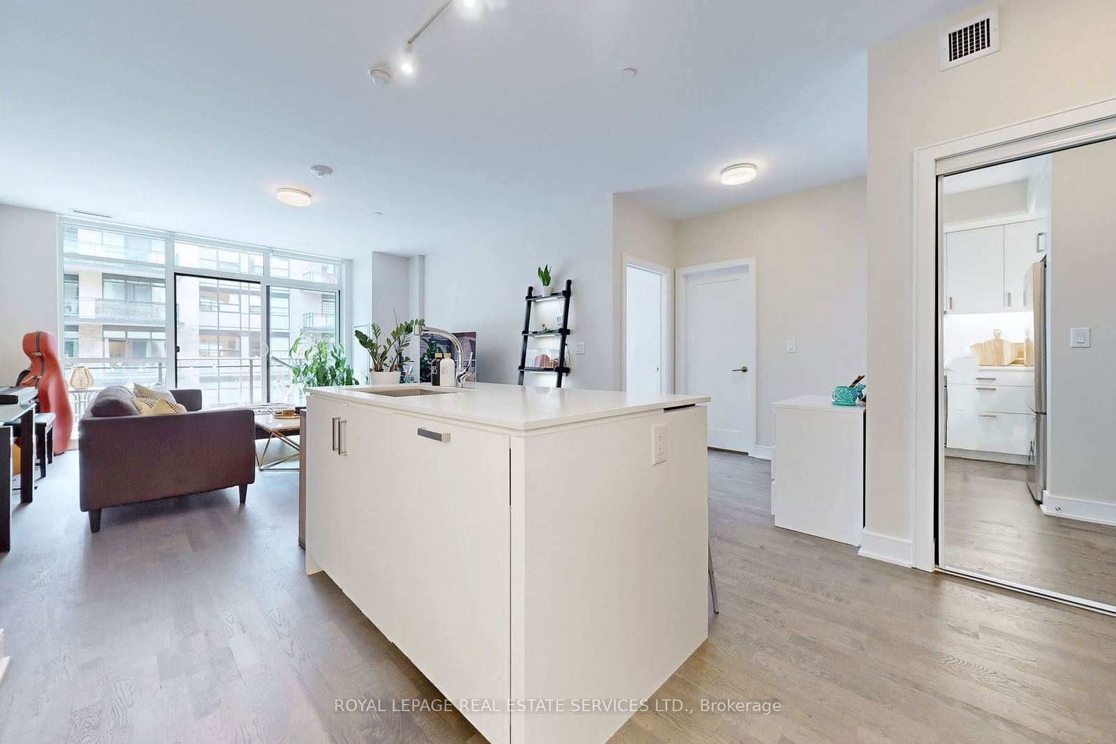 1575 Lakeshore Rd W, unit 135 for sale - image #5