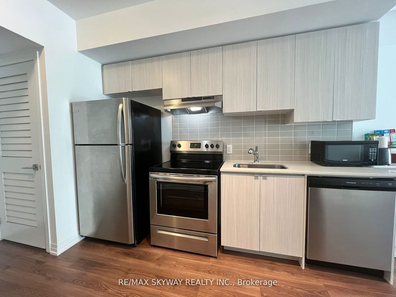 408 Browns Line, unit 208 for rent - image #7