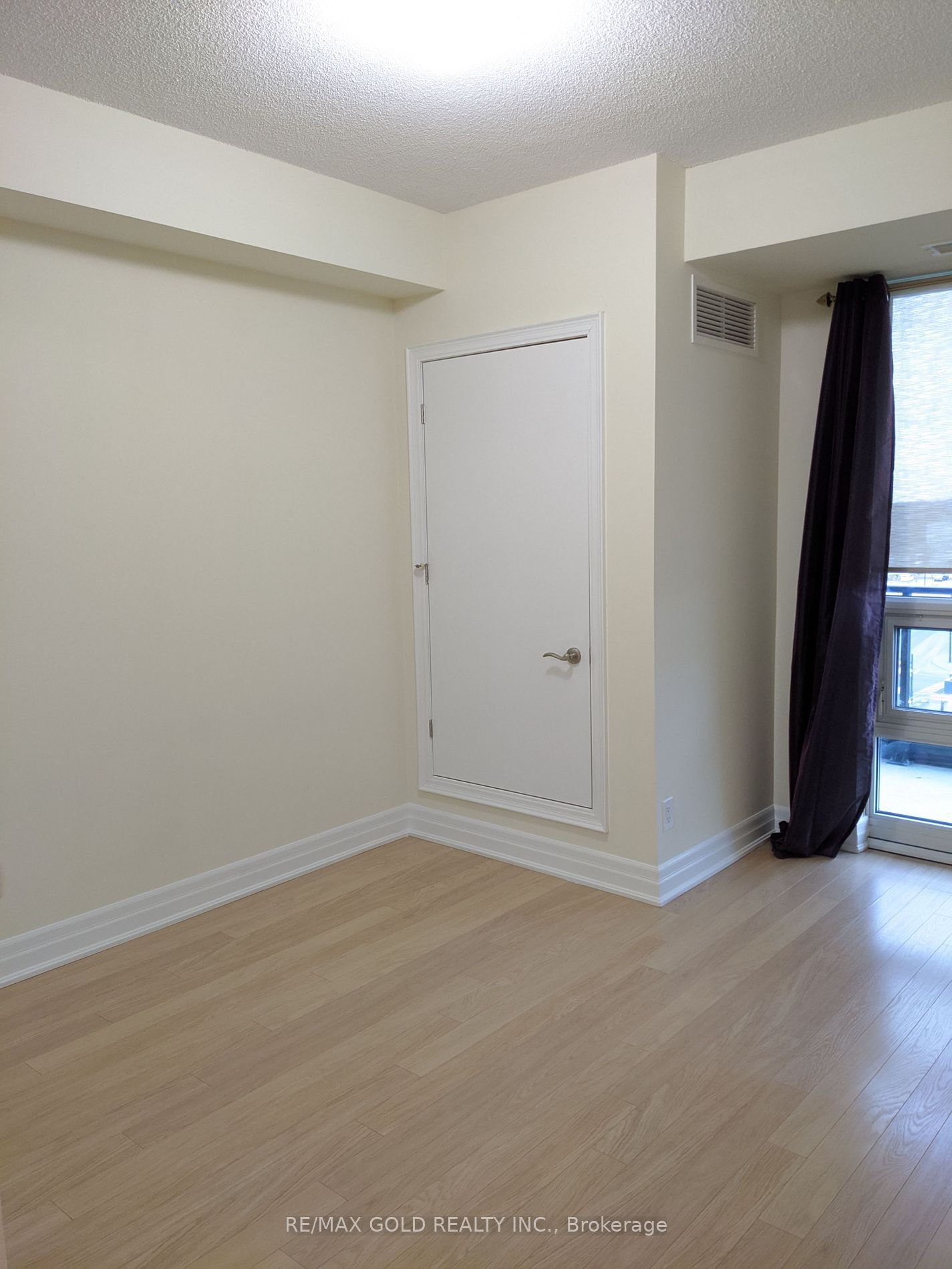 100 John St, unit 801 for rent - image #18