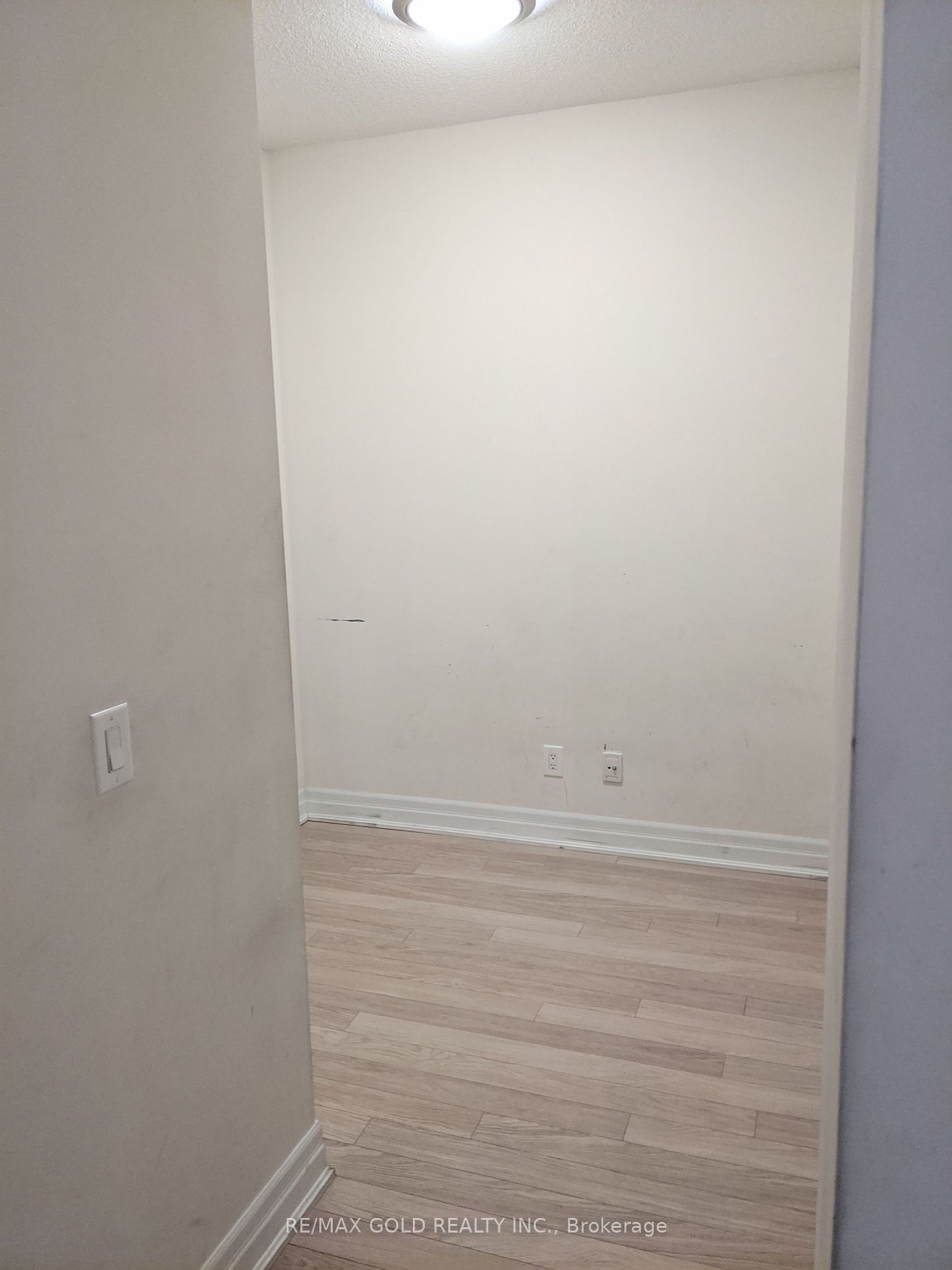 100 John St, unit 801 for rent - image #4