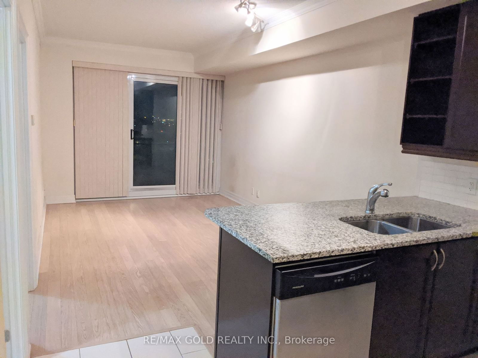 100 John St, unit 801 for rent - image #5