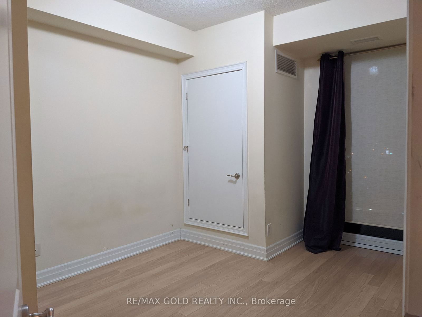 100 John St, unit 801 for rent - image #7