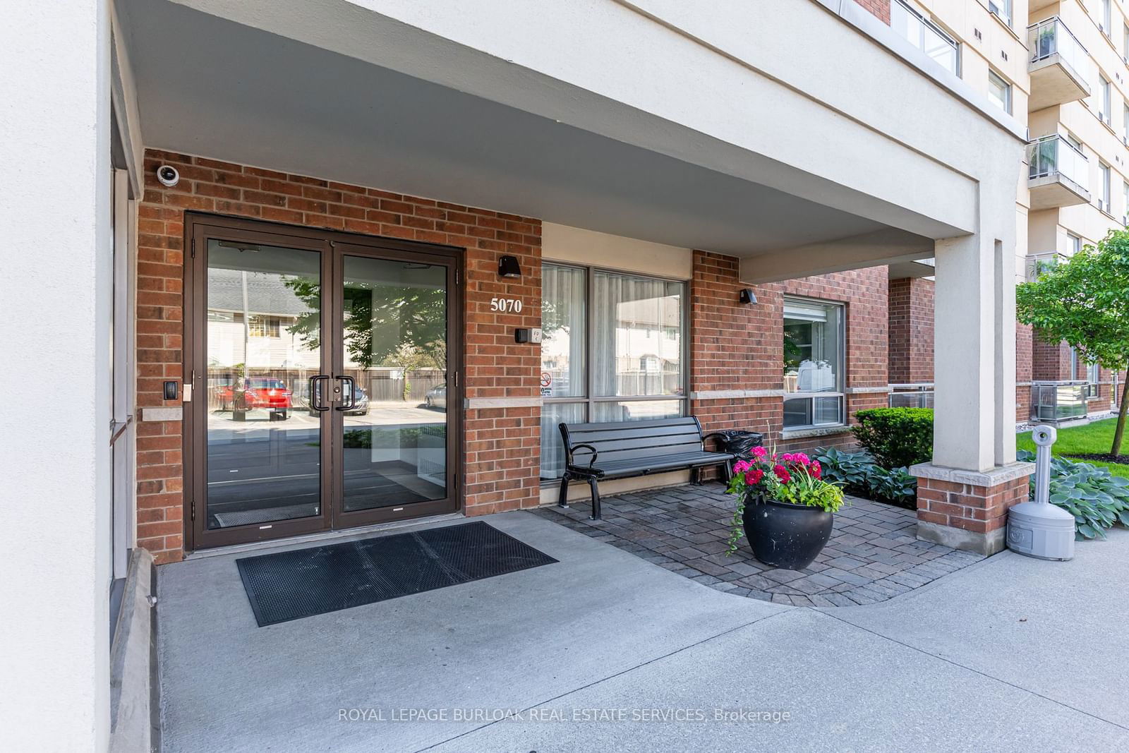 5070 Fairview St, unit 209 for sale