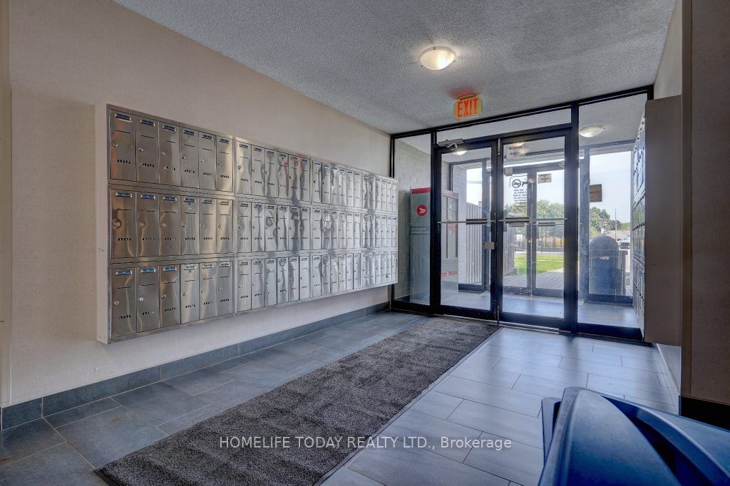 2001 Bonnymede Dr, unit 40 for sale - image #4