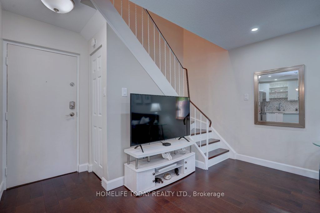 2001 Bonnymede Dr, unit 40 for sale - image #7