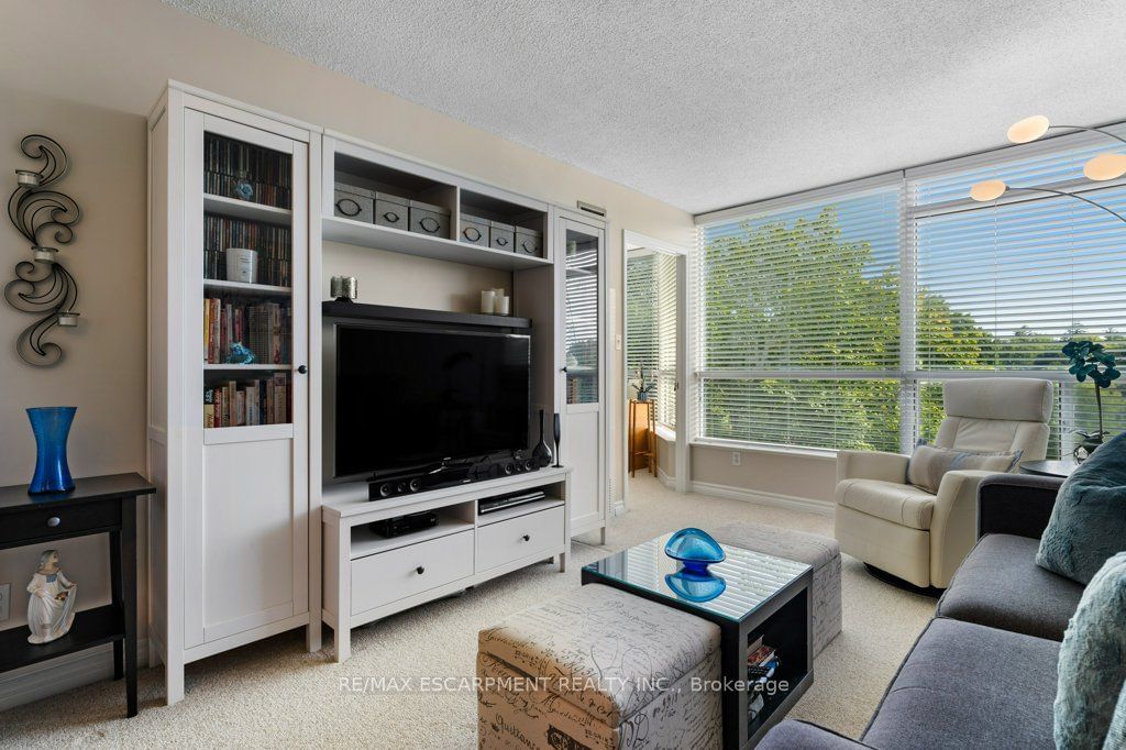 1276 Maple Crossing Blvd, unit 310 for sale