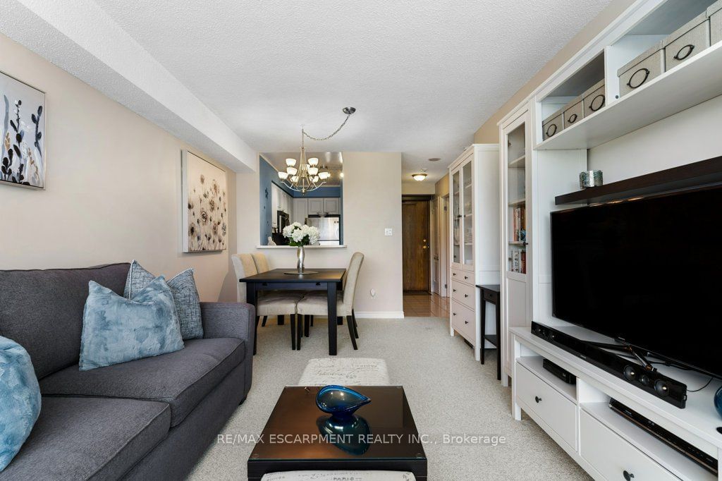 1276 Maple Crossing Blvd, unit 310 for sale - image #18