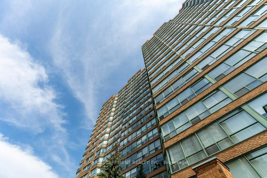 1276 Maple Crossing Blvd, unit 310 for sale - image #3