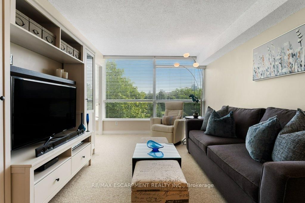 1276 Maple Crossing Blvd, unit 310 for sale - image #7