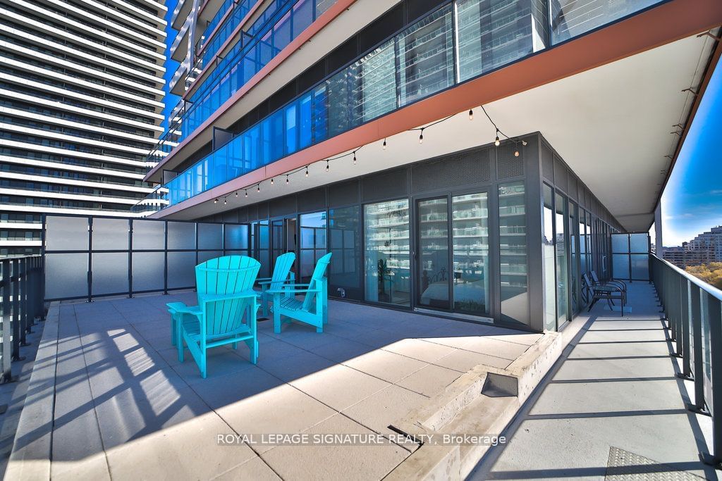 Sky Tower at Eau Du Soleil Condos, Etobicoke, Toronto