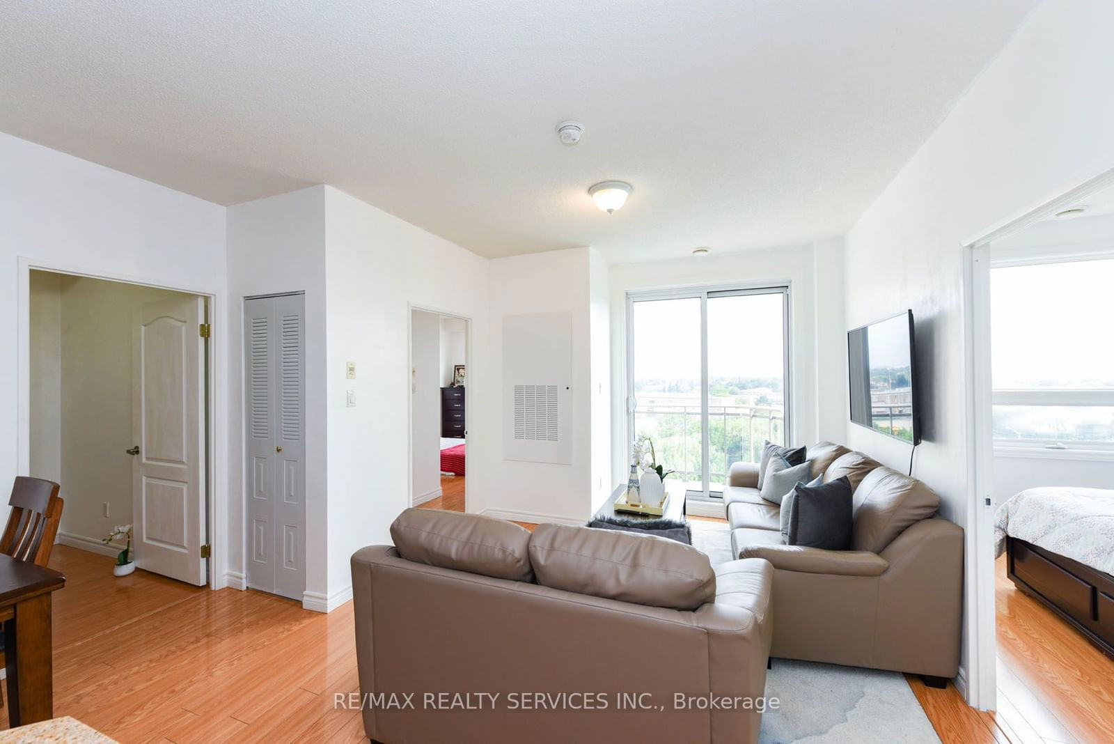 7405 Goreway Dr, unit 716 for sale - image #11