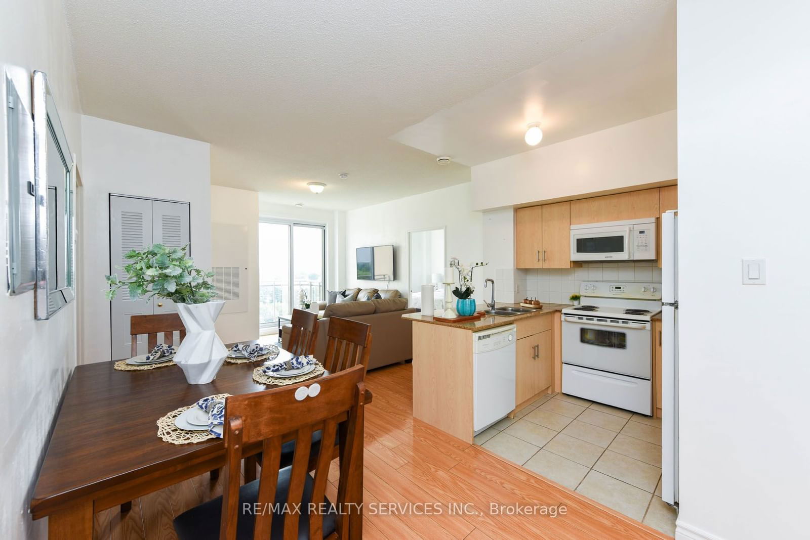 7405 Goreway Dr, unit 716 for sale - image #12