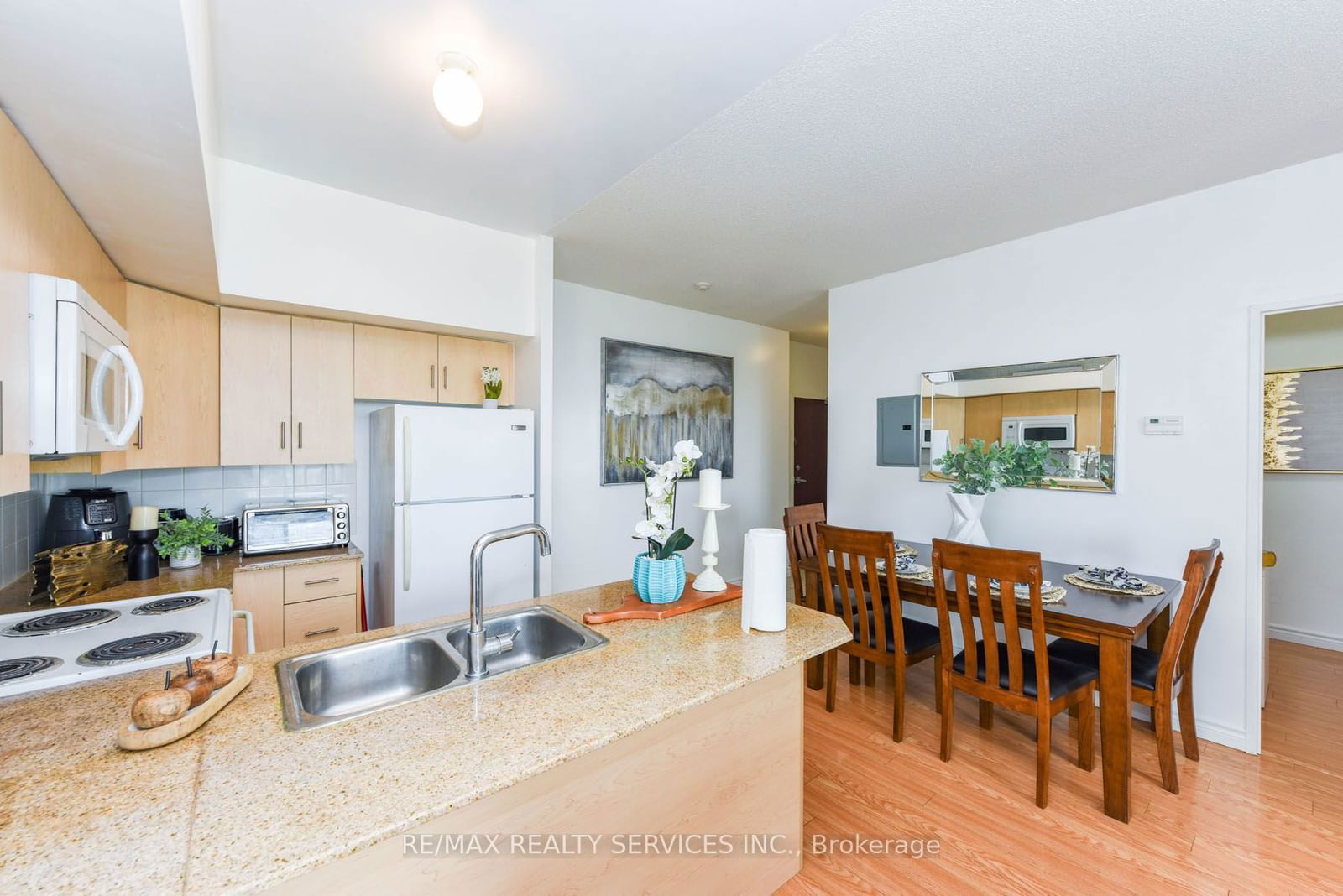 7405 Goreway Dr, unit 716 for sale - image #19