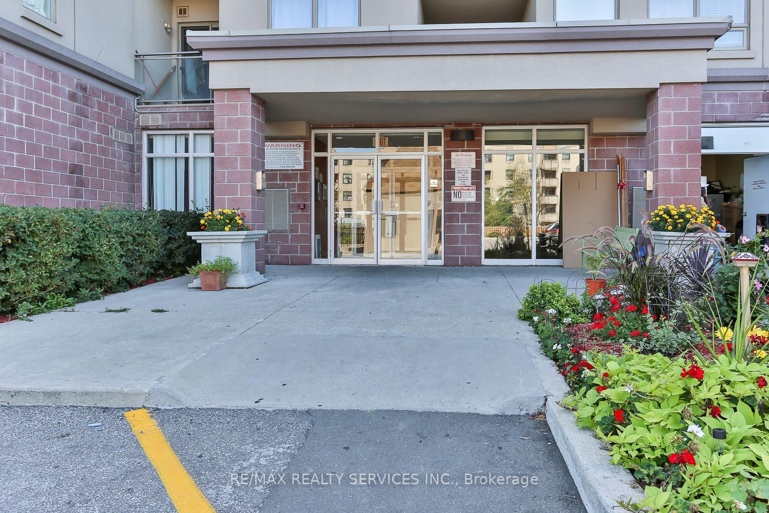 7405 Goreway Dr, unit 716 for sale - image #3