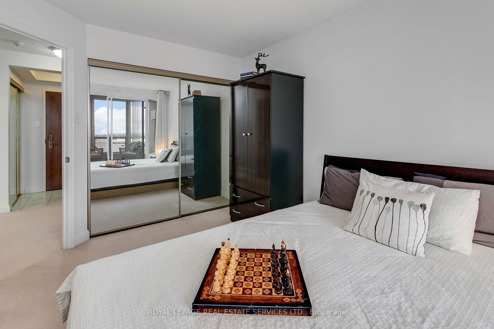 24 Hanover Rd, unit 708 for sale - image #9