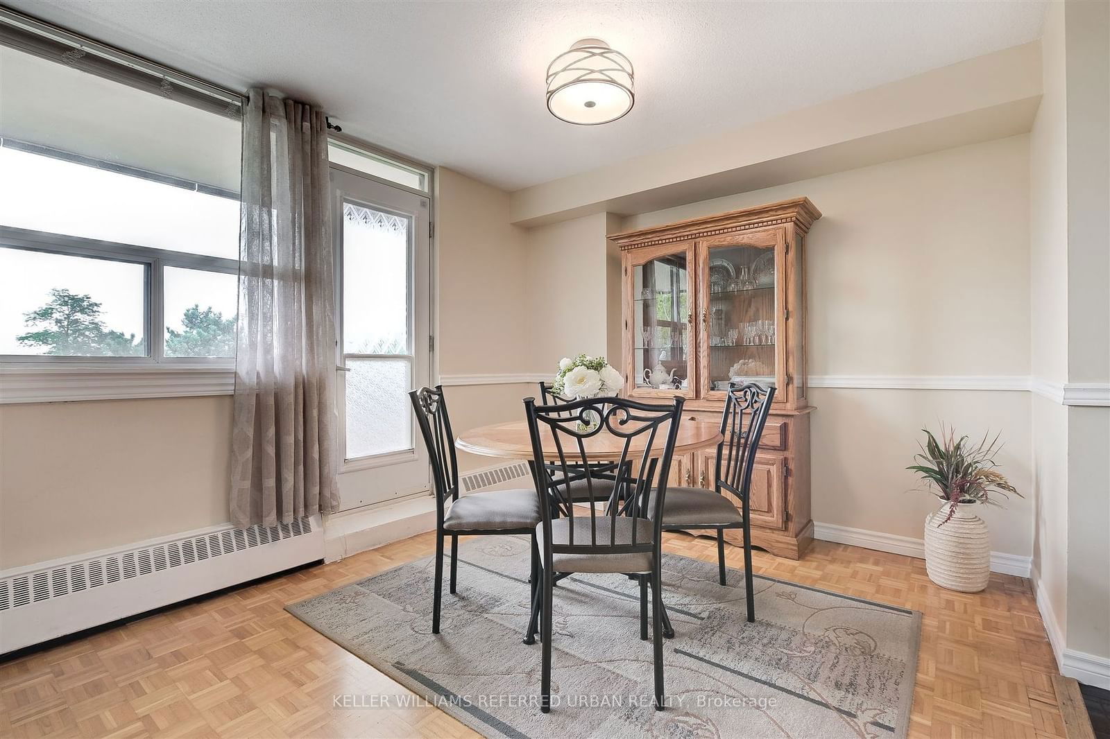 541 Blackthorn Ave, unit 410 for sale - image #10