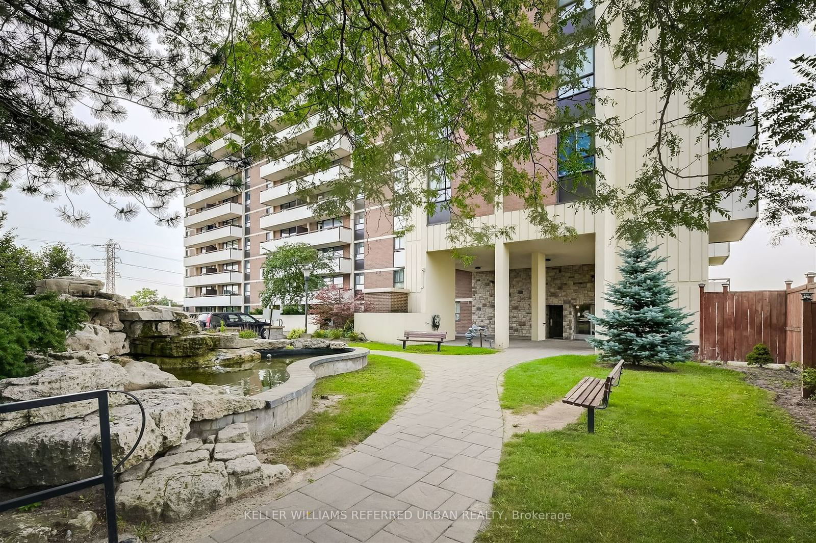 541 Blackthorn Ave, unit 410 for sale - image #2