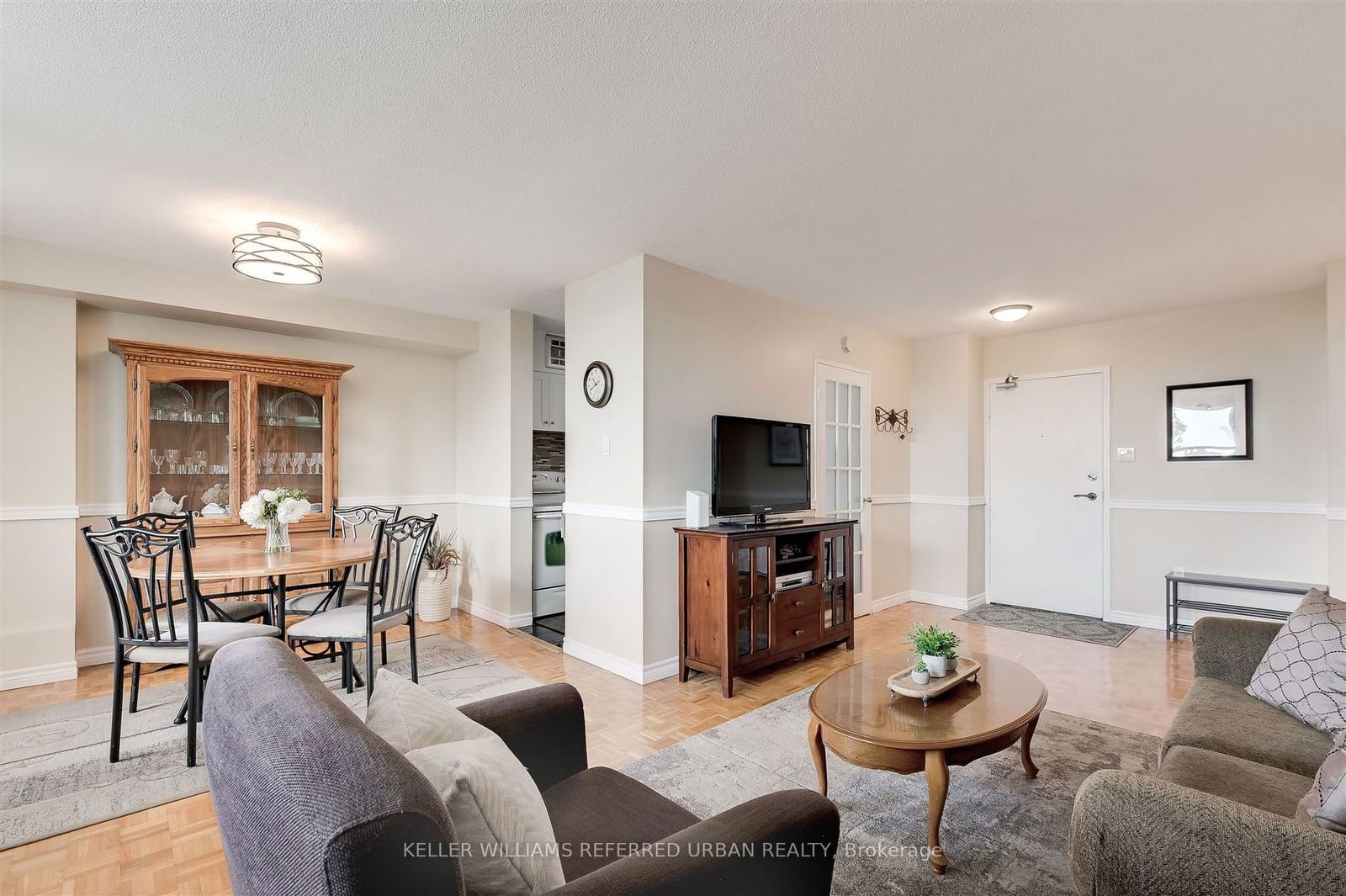 541 Blackthorn Ave, unit 410 for sale - image #5