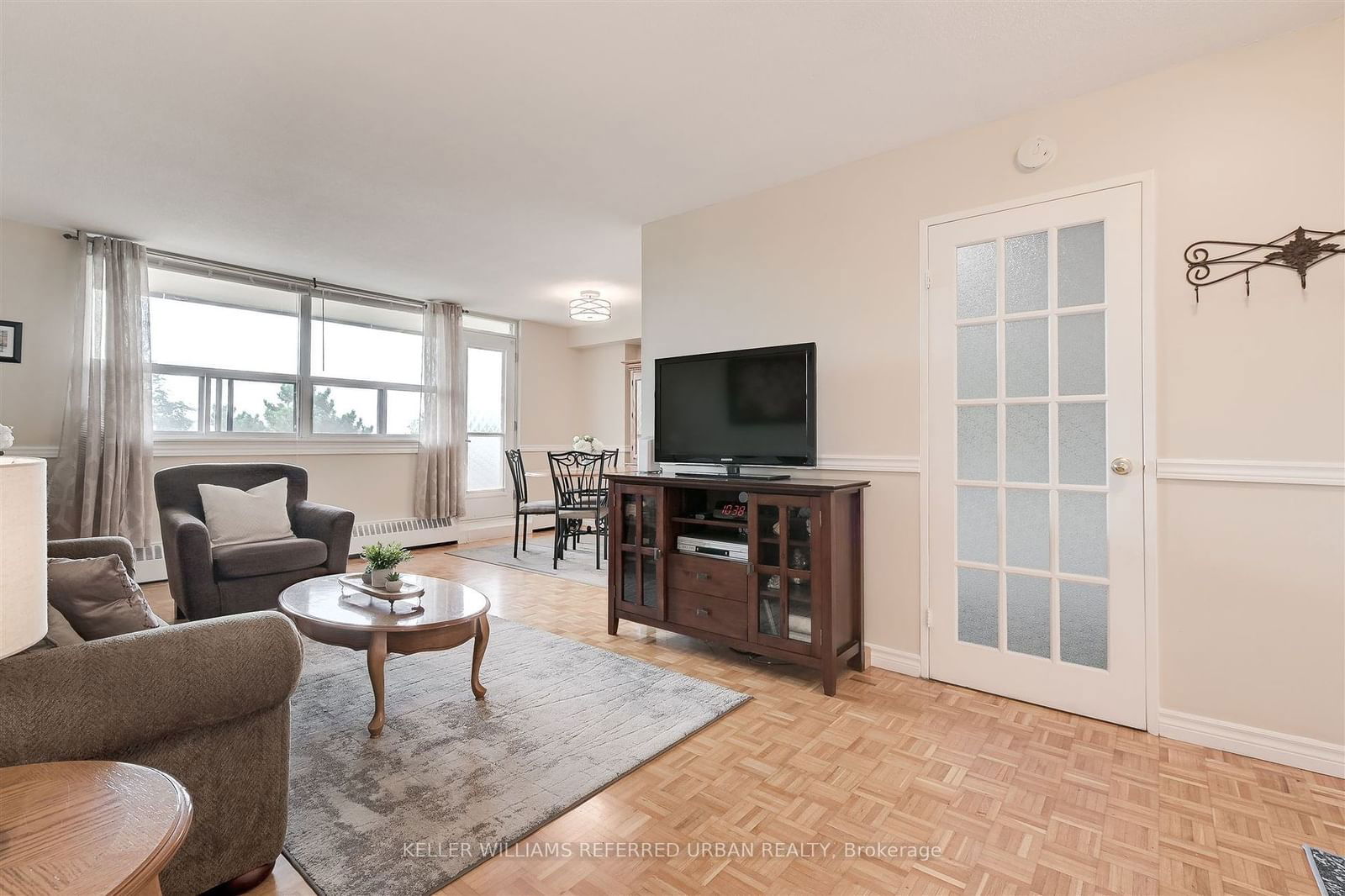 541 Blackthorn Ave, unit 410 for sale - image #8