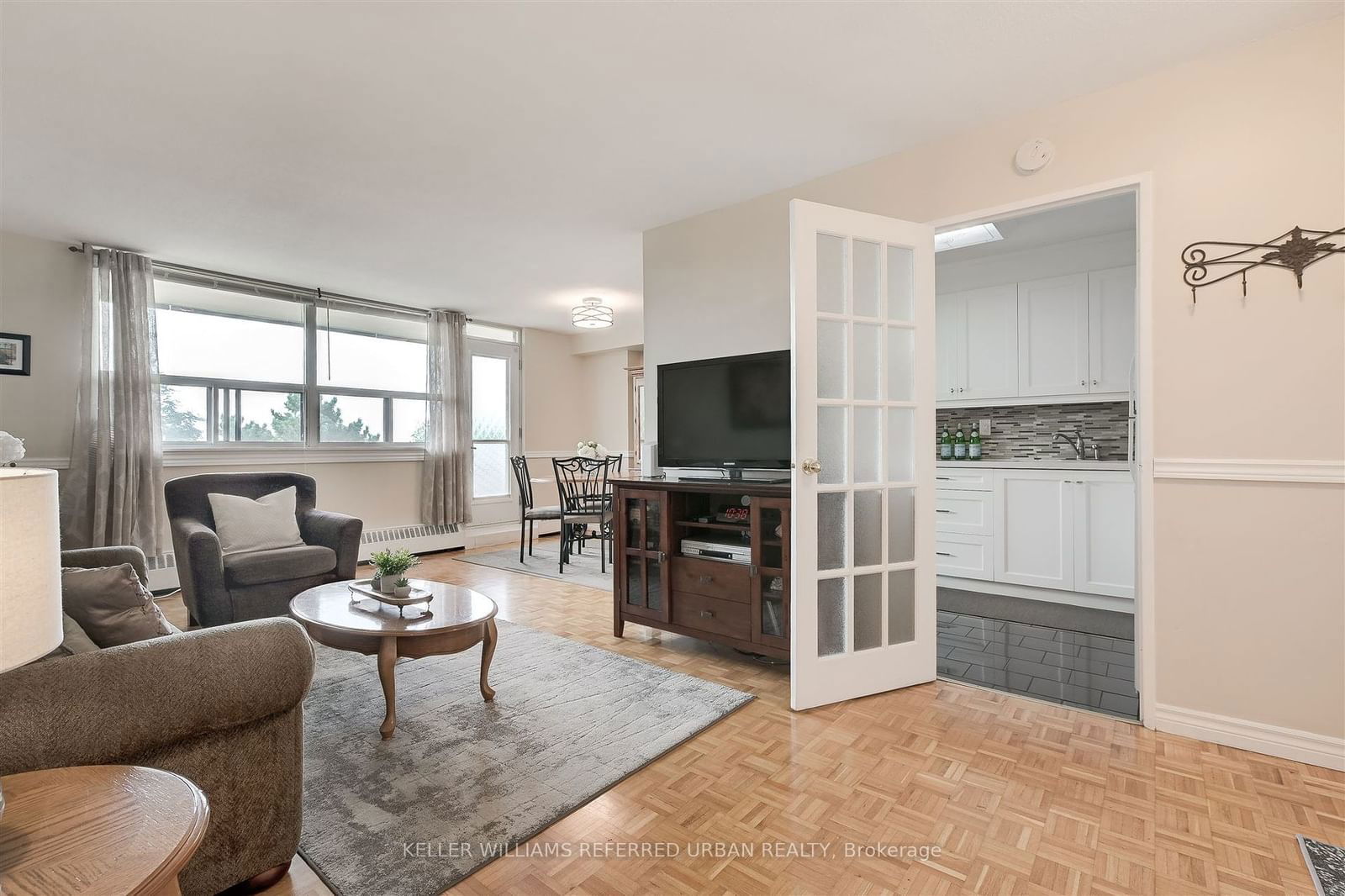 541 Blackthorn Ave, unit 410 for sale - image #9