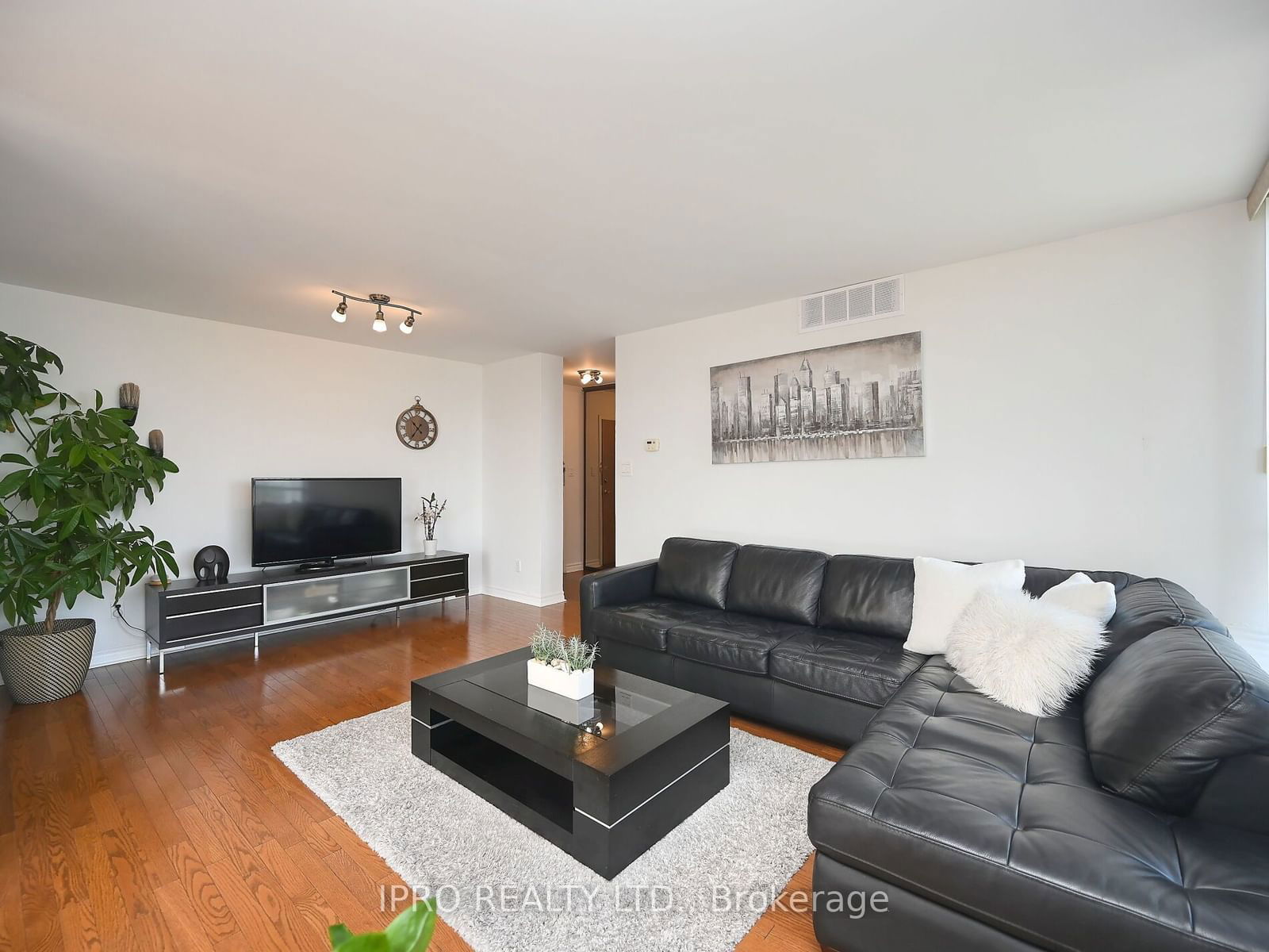 1360 Rathburn Rd E, unit 1507 for sale - image #10