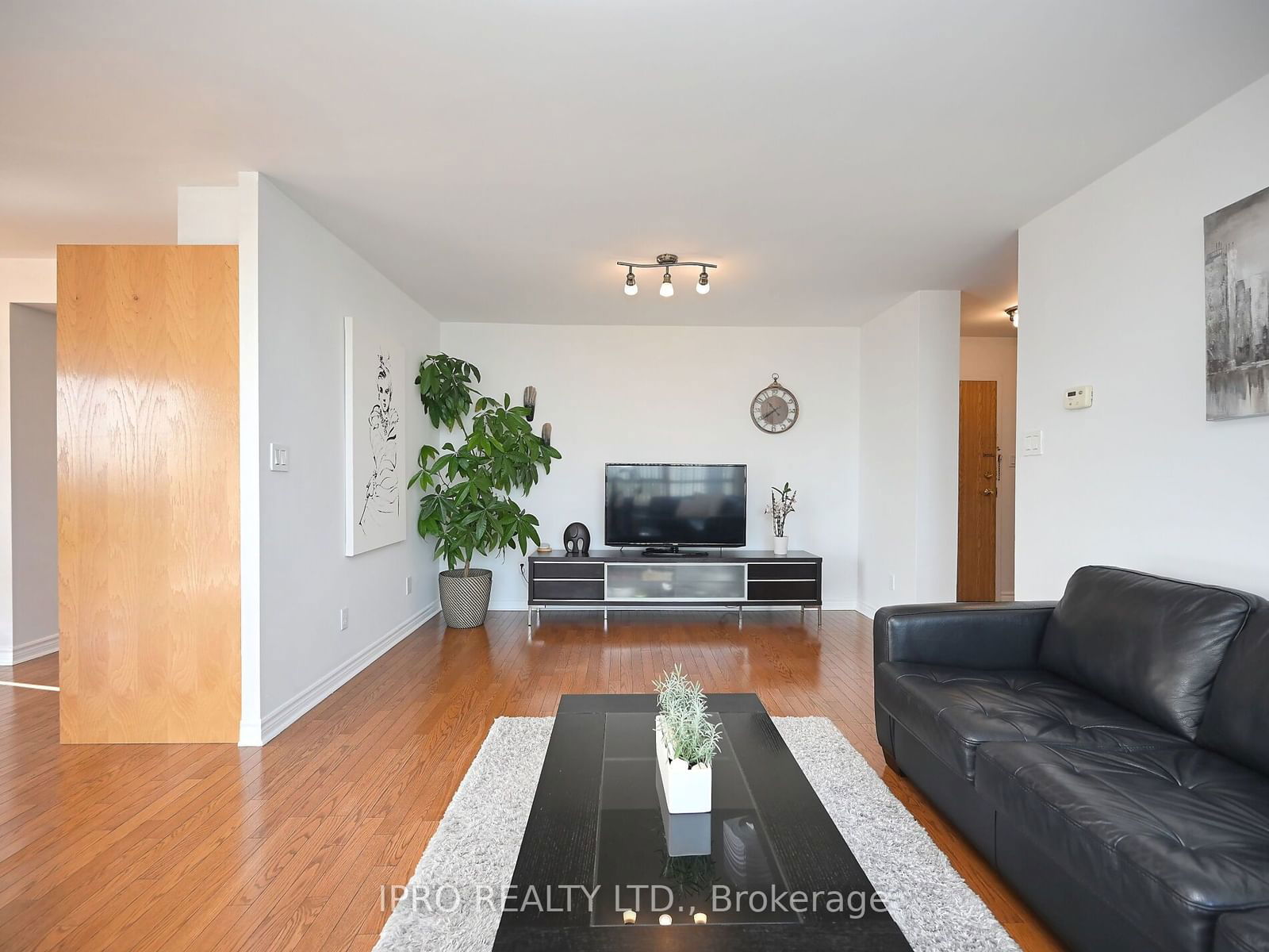 1360 Rathburn Rd E, unit 1507 for sale - image #12