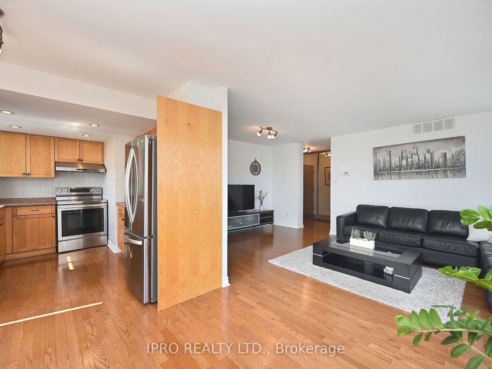 1360 Rathburn Rd E, unit 1507 for sale - image #13