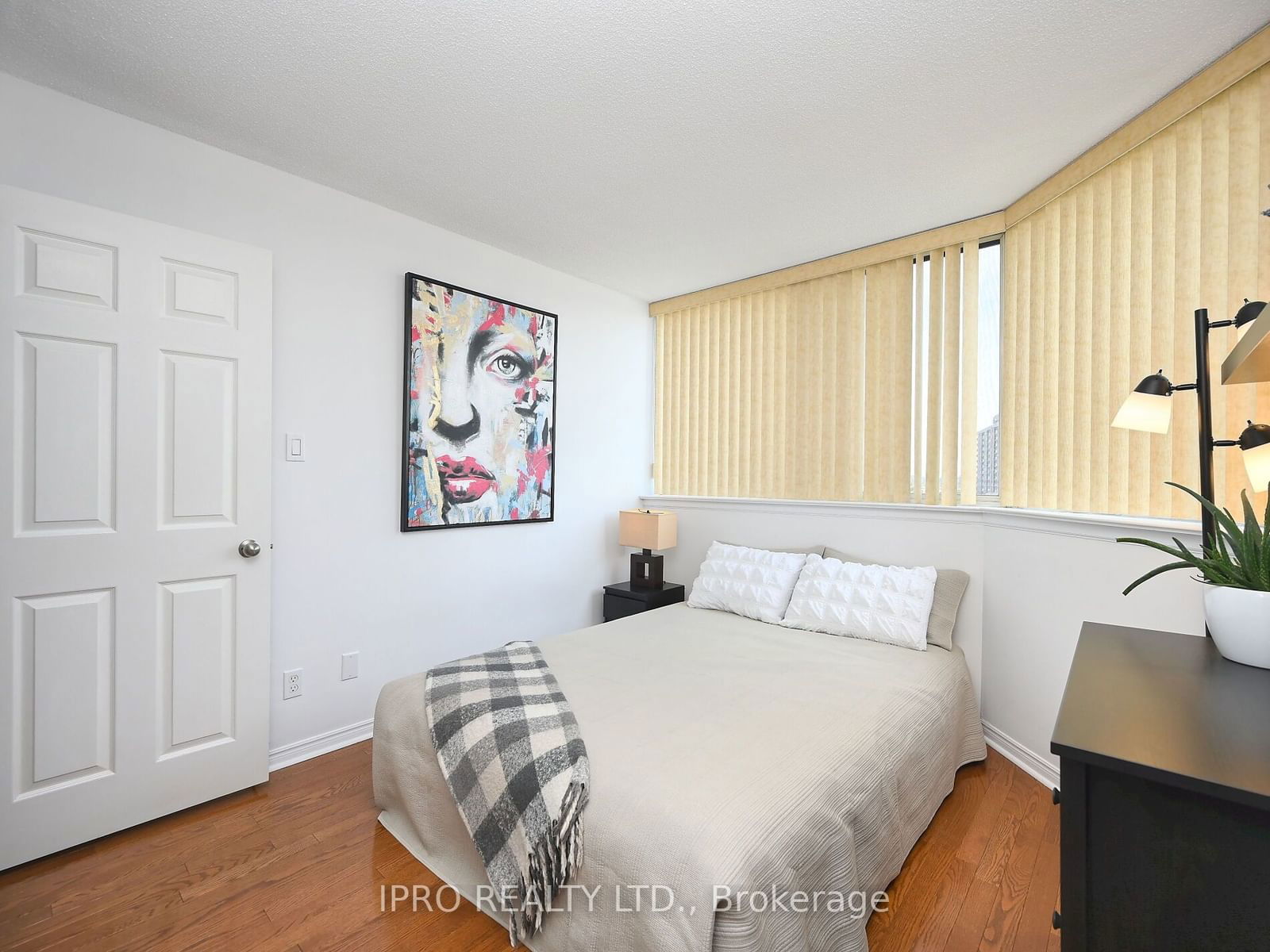 1360 Rathburn Rd E, unit 1507 for sale - image #25