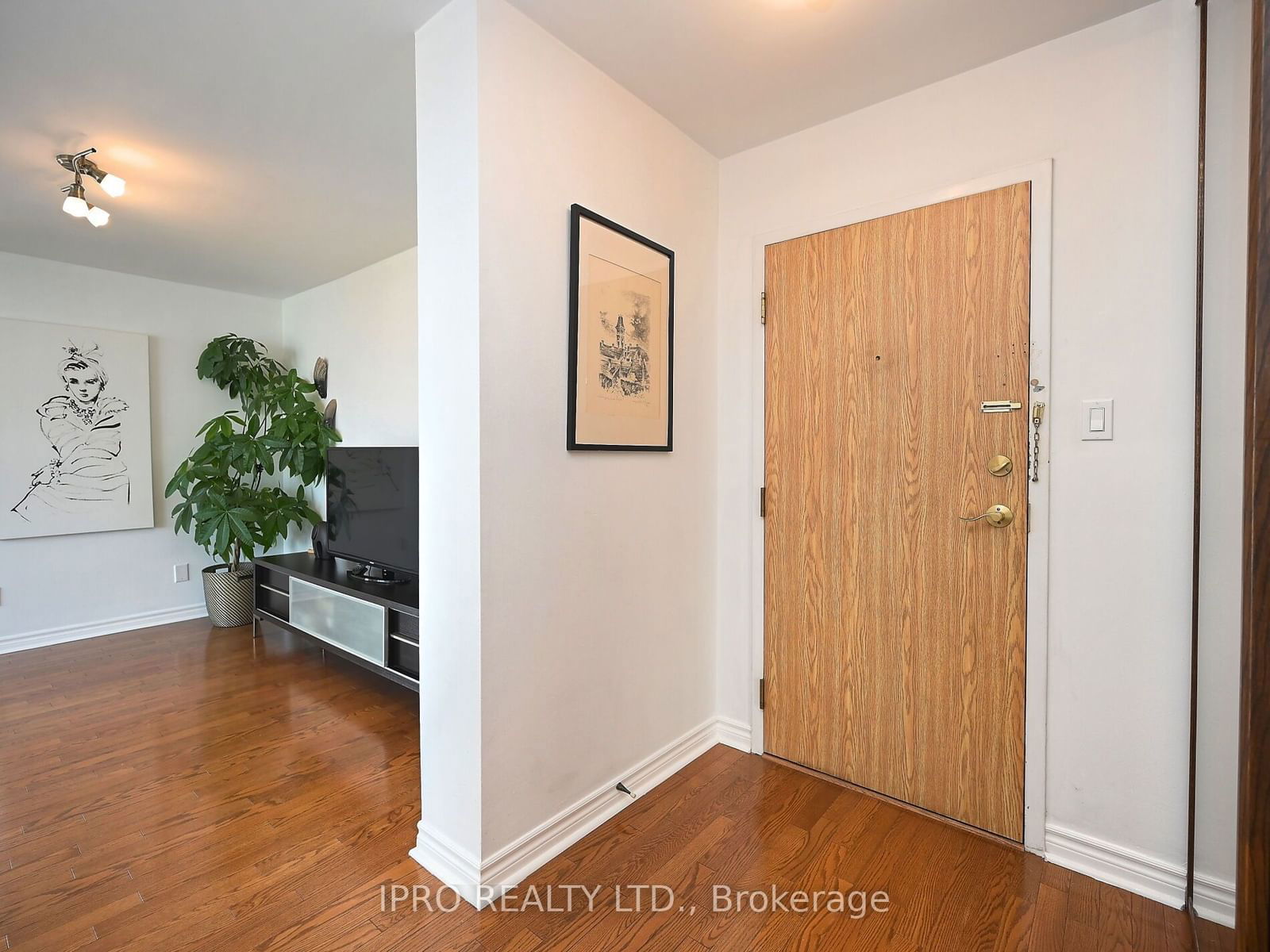 1360 Rathburn Rd E, unit 1507 for sale - image #6