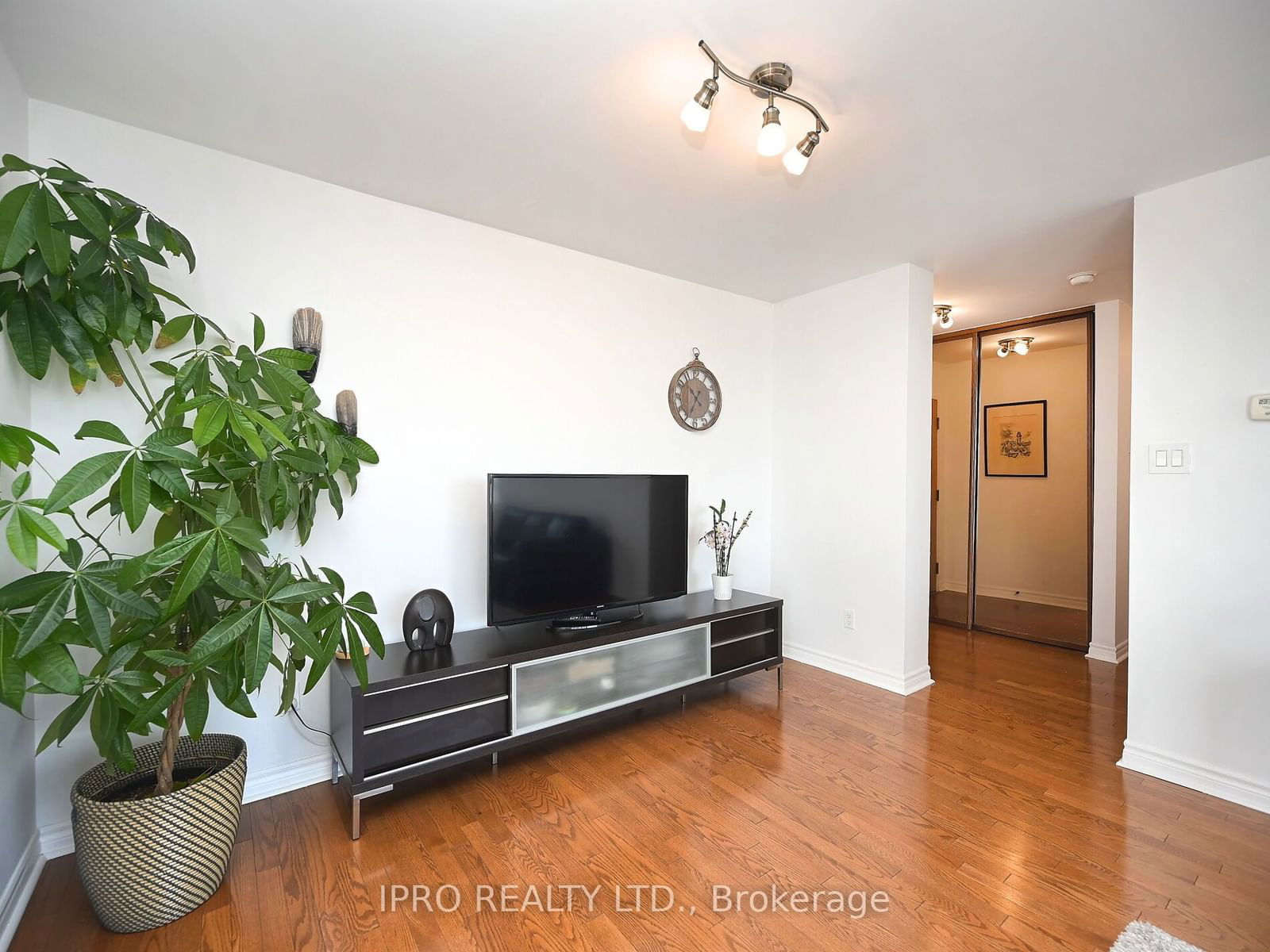 1360 Rathburn Rd E, unit 1507 for sale - image #7