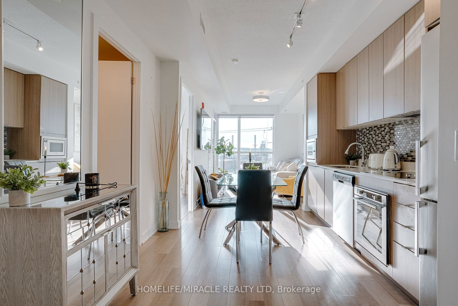 5230 Dundas St, unit A527 for sale - image #4