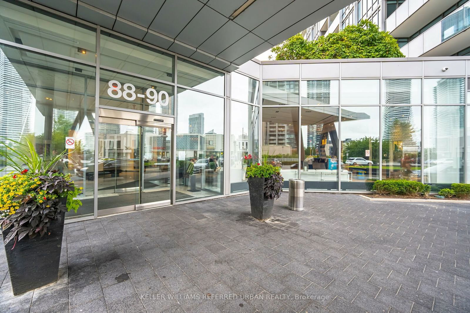 90 Park Lawn Rd, unit 1515 for sale - image #2