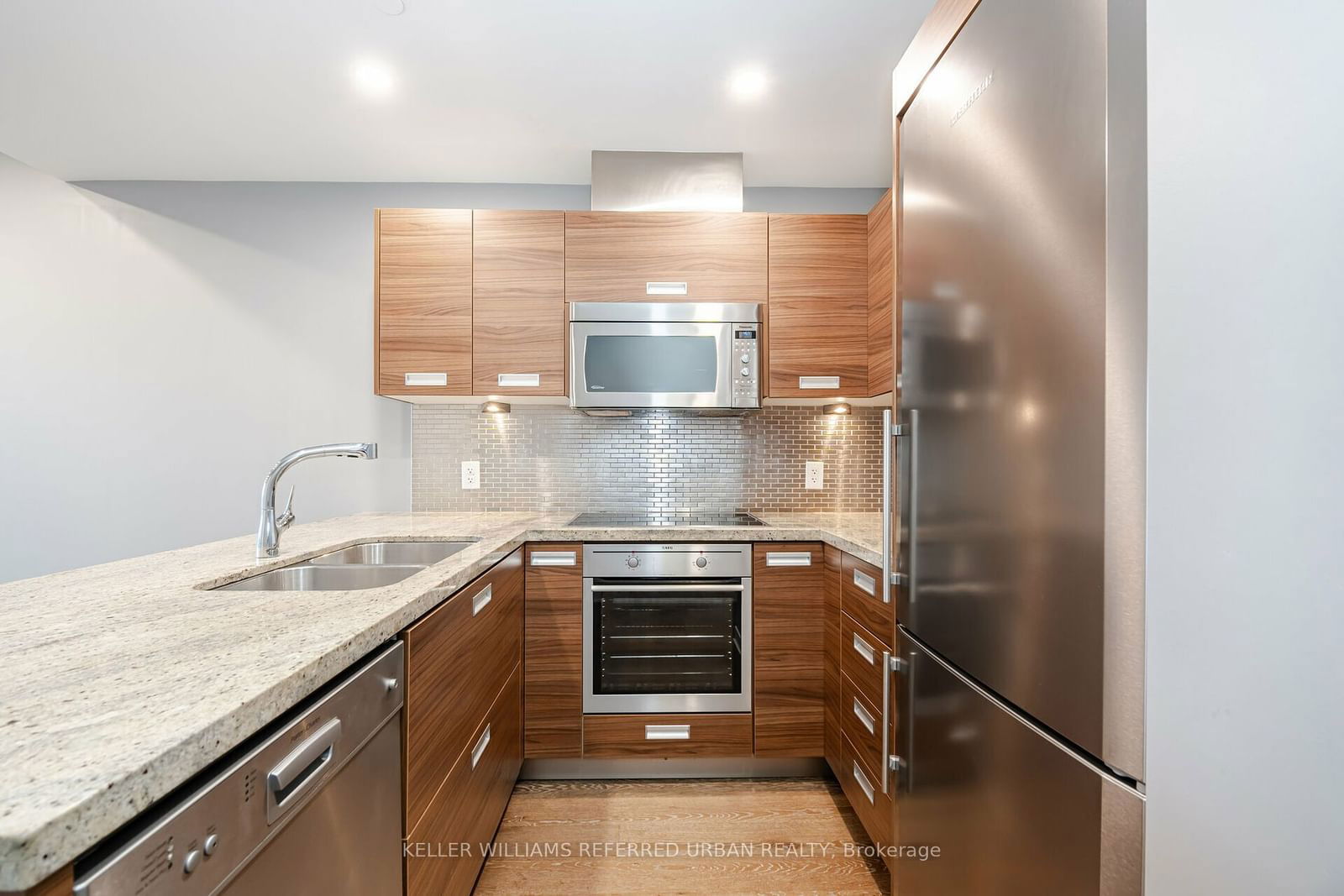 90 Park Lawn Rd, unit 1515 for sale - image #4