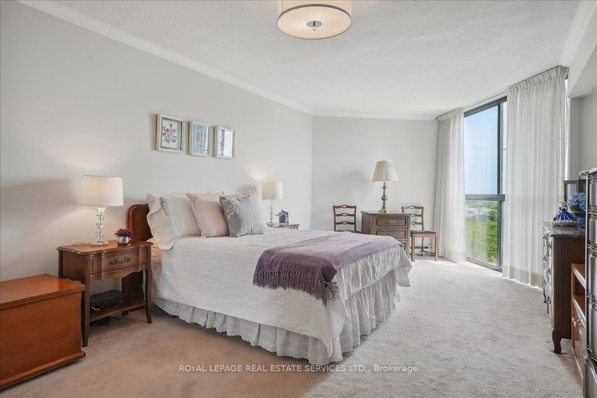 1230 Marlborough Crt, unit 702 for sale - image #20