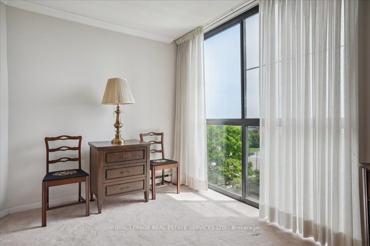 1230 Marlborough Crt, unit 702 for sale - image #21