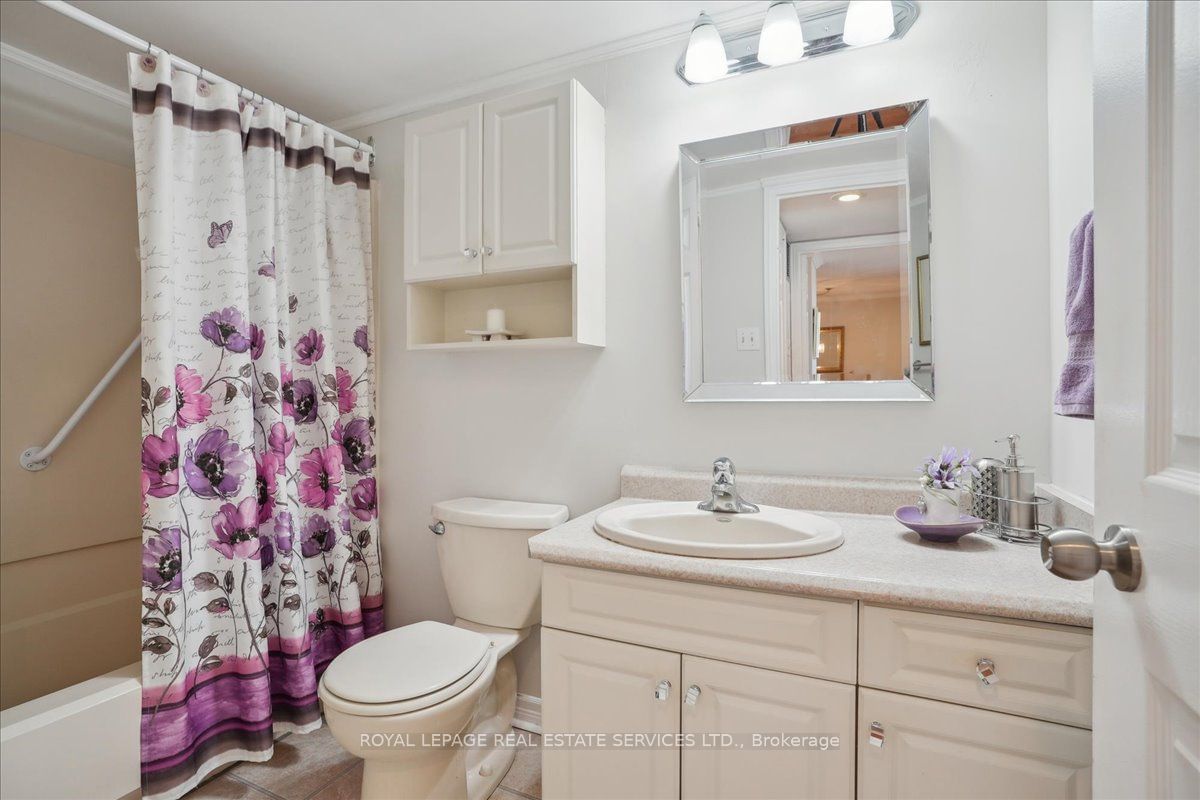 1230 Marlborough Crt, unit 702 for sale - image #24